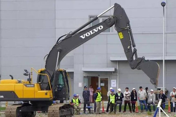 Analýza kódu poruchy motora rýpadla Volvo